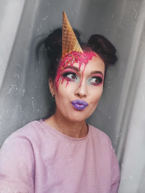 makeup ice-cream Ice Cream Costume Women, Ice Cream Makeup Looks, Ice Cream Cone Costume, Ice Cream Costume, Halloween Ice Cream, Halloween Costumes 2022, Christmas Ice Cream, Spooky Halloween Costumes, Cute Group Halloween Costumes