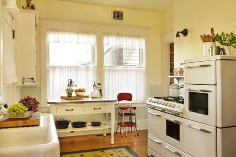 Young Kitchen - Restoring History Old Farmhouse Aesthetic, Unfitted Kitchens, 1920s Cottage, Cardboard Kitchen, Craftsman Kitchens, Kitchen Restoration, Kitchen Bright, Unfitted Kitchen, Spring Decorating Ideas