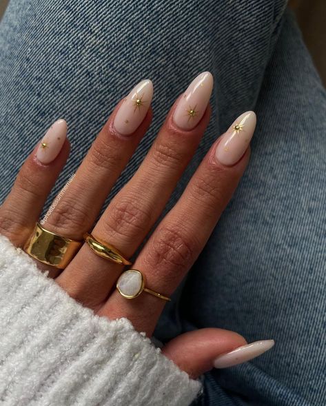 Girly Hands, Grad Nails, Nails Basic, Chrome French, White Chrome Nails, Engagement Nails, Art Hacks, Milky Nails, Christmas Nails Easy