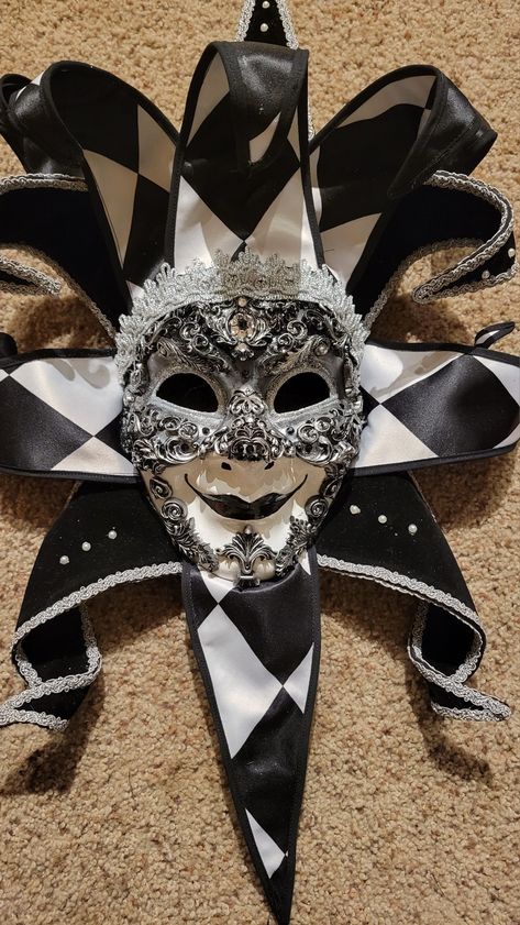 Jester Mask Masquerade Ball, Black And White Mask Design, Jester Black And White, Jester Mask Design, Carnival Mask Design, White Mask Aesthetic, Jester Outfit Design, Mime Aesthetic, Black And White Jester