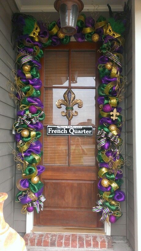 Mardi Gras Door Decorations, Mardi Gras Garland, Mardi Gras Door, Family Cookout, Mardi Gras Party Decorations, Mardi Gras Centerpieces, Mardi Gras Crafts, Mardi Gra, Mardi Gras Wreath