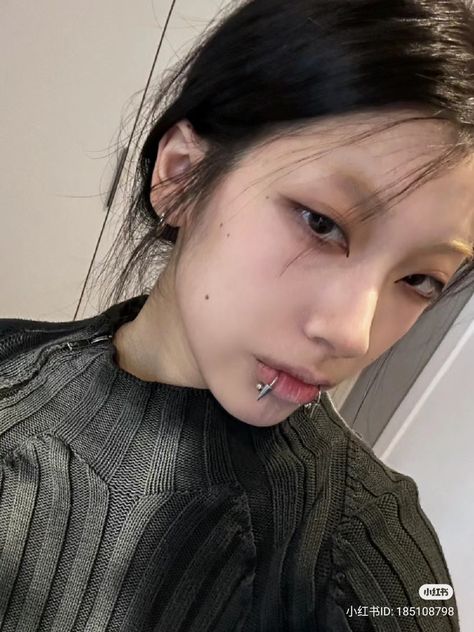 Asian Piercing, Face Piercings, Beautiful Person, Eyebrow Makeup, Body Mods, Edgy Outfits, Piercing Jewelry, Korean Girl, Eyebrows