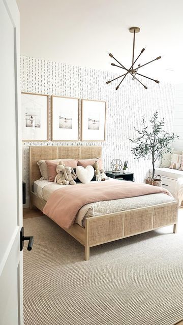 Sophisticated Twin Bedroom, Nutral Girls Bedroom Ideas, Wallpaper In Girls Bedroom, Transitional Girls Bedroom, Wallpaper For Teen Girls Room, Girls Neutral Bedroom Ideas, Teen Wallpaper Bedroom, Neutral Girls Bedroom Ideas, Kids Apartment Bedroom