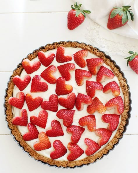 Strawberry Heart Cake, Valentine Day Desserts, Heart Shaped Strawberries, Tart Vegan, Fraiche Living, Cream Pie Filling, Heart Desserts, Cream Tart, Strawberry Tart