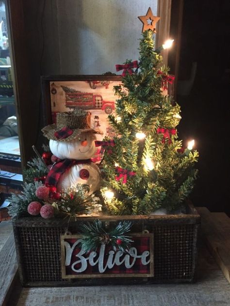 Christmas Drawer Decor, Repurposed Antiques, Christmas Crate, Trunk Makeover, Decorating Ideas For Christmas, Bottlebrush Trees, Rustic Snowman, Pharmacy Decor, Christmas Tree Decorating Ideas