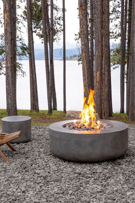 Fire Pit Art, Fire Pit Ideas, Glass Fire Pit, Fire Pit Landscaping, Round Fire Pit, Stone Fire Pit, Concrete Fire Pits, Fire Pit Bowl, Cozy Backyard