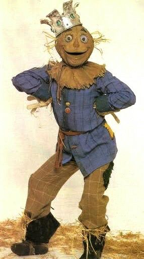 Scarecrow. Return to Oz Return To Oz Costume, Scarecrow Oz, Scarecrow Character, Scarecrow Wizard Of Oz, Wizard Of Oz Scarecrow, Oz Characters, Return To Oz, Scarecrow Batman, Scarecrow Ideas