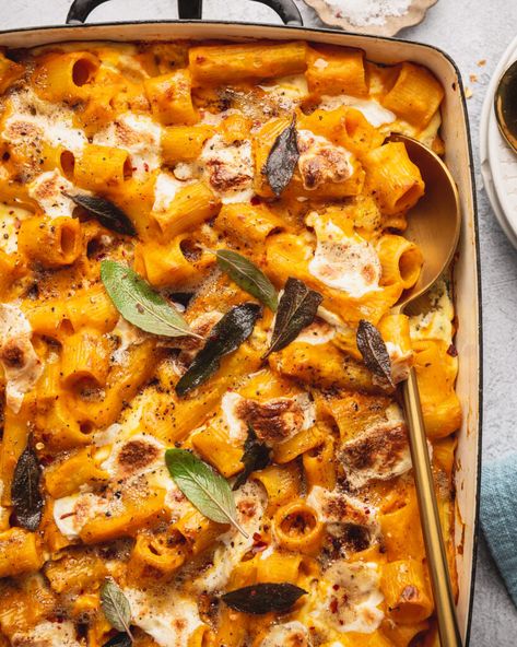 This Vegetarian Baked Pumpkin Pasta with Crispy Sage & Ricotta is the ultimate comfort fall food when you are craving something cheesy and carb-y. #vegetarianrecipe #easyrecipe #pastarecipe Feta Pasta Bake, Pumpkin Feta, Vegan Pasta Bake, Goat Cheese Pasta, Vegetarian Sausages, Pumpkin Pasta, Vegetarian Thanksgiving, Feta Pasta, Thanksgiving Recipes Side Dishes