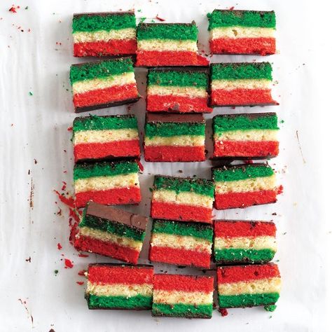 Here's how Mario Carbone and Rich Torrisi of New York City's Torrisi Italian Specialties make these cake-like Technicolor treats. Seven Layer Cookies, Rainbow Cookies Recipe, Italian Christmas Desserts, Italian Rainbow Cookies, Italian Cookie, Sponge Cakes, Green Cake, Rainbow Cookies, Almond Paste