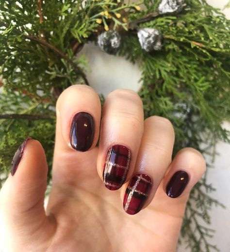 Red Plaid Nails Acrylic, Plaid Nails Red, Glitter Plaid Nails, Flannel Nails Christmas, Plaid Short Nails, Red Flannel Nails, Wine Plaid Nails, Flannel Christmas Nails, Plaid Nails Winter