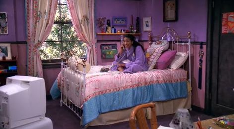 80s Bed, Movie Bedroom, 2000s Room, 90s Bedroom, House Shifting, Redecorate Bedroom, Teenage Bedroom, Room Closet, Dreamy Room