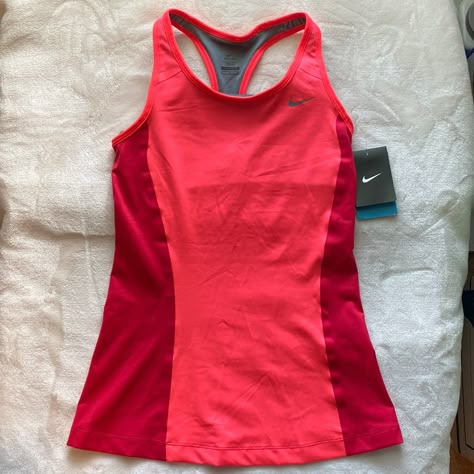 Volleyball Fits, Nike Shirts Women's, Tennis Fits, Sport Fits, Womens Activewear Tops, Tennis Wear, Cute Sports Bra, Nike Style, Daily Fashion Inspiration