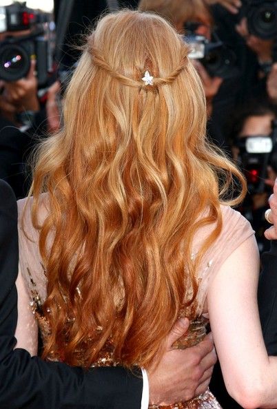 Hair Jessica Chastain Hair, Red Gold Hair, Cannes Style, Light Strawberry Blonde, Holiday Hair Accessories, Romantic Hairstyles, Holiday Hair, Icy Blonde, Holiday Hairstyles