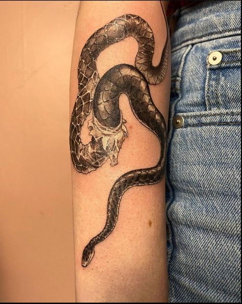 Shedding Skin, Lizard Tattoo, Ouroboros Tattoo, Small Bird Tattoo, Snake Shedding, Snake Tattoo Design, Hand Tattoos For Guys, Tattoo Life, White Tattoo