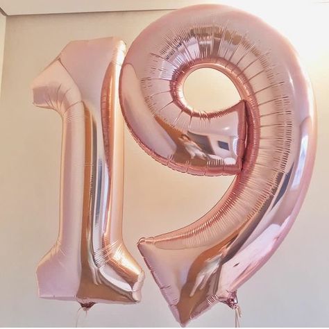 19 Birthday Balloons, 23rd Birthday Quotes, 19 Birthday Ideas For Girls, Happy Birthday 19, 19th Birthday Cakes, Birthday Balloons Pictures, Happy 19th Birthday, Rose Gold Wedding Cakes, Birthday Girl Quotes