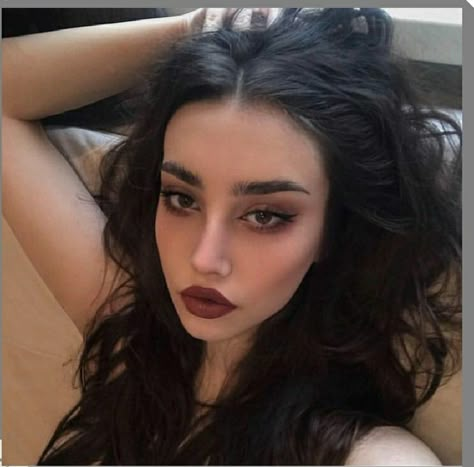 Feminine Makeup, Vampy Makeup, Dark Makeup Looks, Vampire Makeup, Formal Makeup, Smink Inspiration, Dope Makeup, Cute Makeup Looks, Goth Makeup