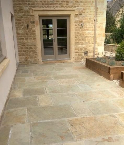 Travertine Outdoor Patio, Limestone Patio, Flagstone Pavers, Limestone Paving, Patio Layout, Concrete Patios, Patio Slabs, Garden Paving, Paving Slabs