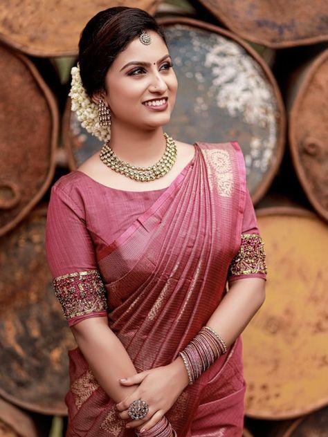 Blouse Designs For Mummy, Manthrakodi Blouse Designs, New Trendy Blouse Design For Silk Saree, Blouse Design For Bride, Blouse For Silk Saree, Sari Blouse Design, Cotton Blouse Online, Readymade Blouses Online, Silk Saree Blouse Designs Patterns