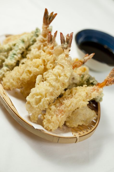 Tempura: allergic at times but my mom and I like eating this all the time! Rock Shrimp Tempura, Japanese Tempura, Rock Shrimp, Tempura Recipe, Japanese Food Sushi, Uk Recipes, Shrimp Tempura, Feel Good Food, Peruvian Recipes