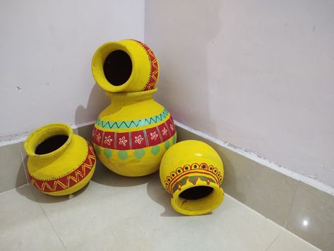 Matka painting for festive decor Matka Painting Designs, Matka Decoration Pots, Matka Decoration, Matka Painting, Matki Decoration, Kalash Decoration, Fabric Colour Painting, Pots Diy, School Decoration