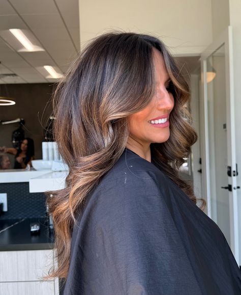 Do we like the dimensional Brunette or Bronde look? I’m loving the darker on her 🤎🤤 A few highlight moved up while still leaving her root untouched and few lowlights added. Loooove this color!!!! #brunette #brunetteinspo #brownhair #darkhair #darkhairbalayage #balayage #dimensionalbrunette #brunetteinspo #utah #utahhairstylist #utahbrunettespecialist #utahcolorspecialist #utahbalayge #utahbalayagespecialist #utahbrunette #utahhairinspo Rooted Brunette Balayage, Dark Root Brunette, Dark Root Smudge Brunette, Dark Root Brunette Balayage, Lived In Balayage Dark Roots, Brunette Smudge Root, Balayage Hair On Dark Hair, Root Stretch Brunette, Lived In Brunette Balayage