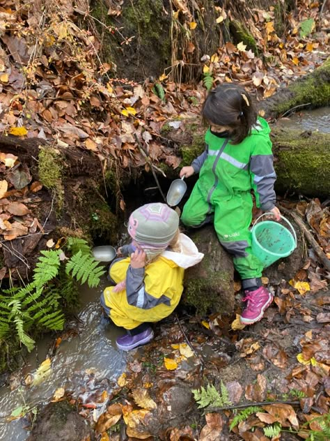 Forest School Aesthetic, Nature School Outdoor Classroom, Kids Playing Outside Aesthetic, Kindergarten Aesthetic, Nature Parenting, Nature Childhood, Nature Based Preschool, Kids In Nature, Nature Preschool