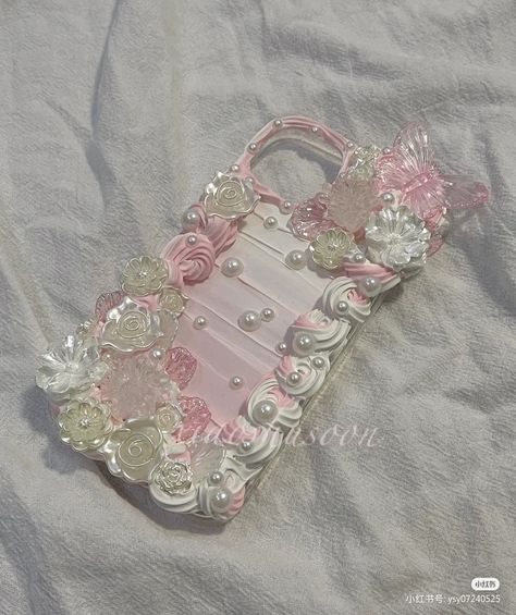 Decoden Phone Case Aesthetic, Deco Phone Cases, Decorated Phone Cases, Cake Phone Case, Custom Phone Cases Diy, Custom Phone Cases Ideas, Aesthetic Phones, Decoden Phone Cases, Phone Case Deco