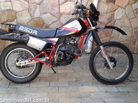 Honda XLX 250R provavelmente a pior moto que já tive, arrumava tudo com peças originais mas os problemas não cessavam foi uma das motos que mais me tomou dinheiro ao ladao da CBX750F (sete galo) Honda Motorcycles, Tornado, Motorcycles, Bike