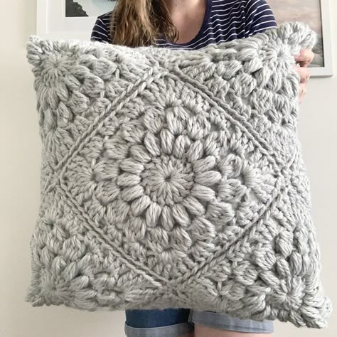 Crocheted Throw Pillow Covers, Chunky Crochet Cushion Cover, Crochet Patterns For Pillow Covers, Square Pillow Crochet Pattern, Chunky Yarn Pillow Cover, Granny Square Cushion Cover Free Pattern, Crochet Granny Pillow, Granny Square Crochet Pattern Pillow, Chunky Yarn Crochet Pillow Pattern