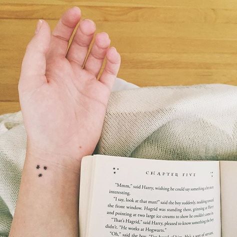 Harry Potter Stars Tattoo, Harry Potter Star Tattoo, Tiny Harry Potter Tattoos, Harry Potter Stars, Tattoos For Women On Thigh, Hp Tattoo, Stars Tattoo, Tattoos Infinity, Maori Tattoos