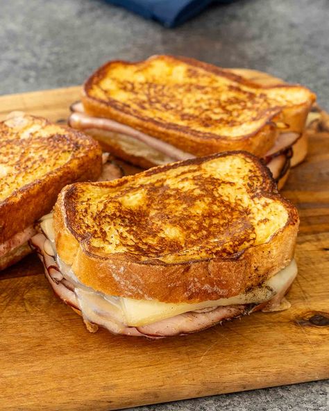 Monte Cristo Sandwich Recipe, Toasted Sandwich Recipes, Kfc Coleslaw Recipe, Savory Ham, Grilled Sandwiches, Crispy Bread, Monte Cristo Sandwich, Bacon Sandwich, Toast Sandwich