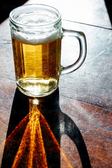 Creative Photography Inspiration, Mug Of Beer, Glass Of Beer, Tall Mug, Beer Hall, Glass Photography, Beer Pub, Beer Party, Beer Mugs