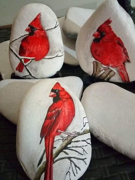 Painted Bricks Crafts, Bird Rocks, Christmas Painted Rocks, Stone Paintings, Christmas Pebble Art, Bird Painting Acrylic, Rocks Painting, Christmas Rocks, Diy Rock Art