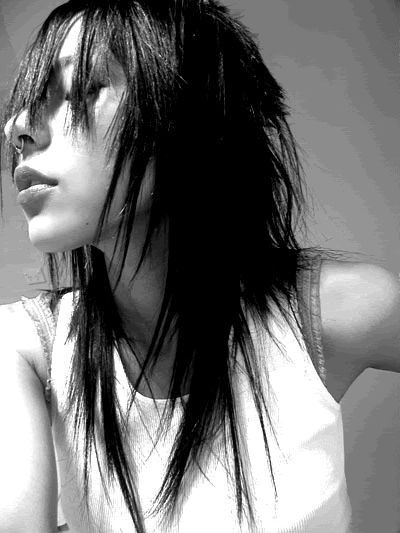 very edgy choppy long hair. Spiky Long Hair, Choppy Long Hair, Black Spiky Hair, Punk Hair Women, Emo Haircut, Emo Haircuts, Keeping Up Appearances, Spiky Hair, Haircut Inspiration