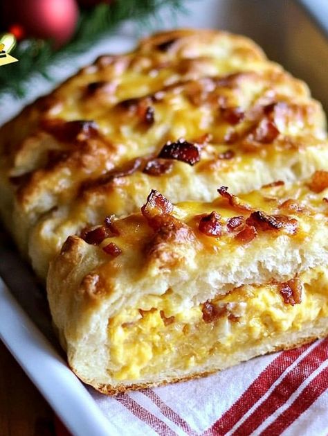 Christmas Morning Bacon, Egg and Cheese Biscuit Bake Bacon Egg And Cheese Biscuit Bake, Bacon Egg Cheese Casserole, Biscuits And Eggs, Biscuit Meals, Simple Breakfast Casserole, Christmas Morning Casserole, Bacon Breakfast Casserole, Egg And Cheese Biscuit, Beach Eats