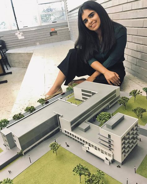 College Architecture Concept, Concept Models Architecture Student, Maket Architecture Ideas Projects, College Building Design, Hospital Architecture Plan, School Architecture Projects, Architectural Models Conceptual, Student Housing Architecture, School Project Design