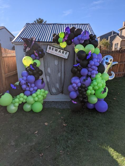 Beetlejuice Gender Reveal, Gender Reveal Decorations Diy, Halloween Gender Reveal, Gothic Baby, Gender Reveal Themes, Christmas Comics, Beetle Juice, Gender Reveal Decorations, Halloween Baby