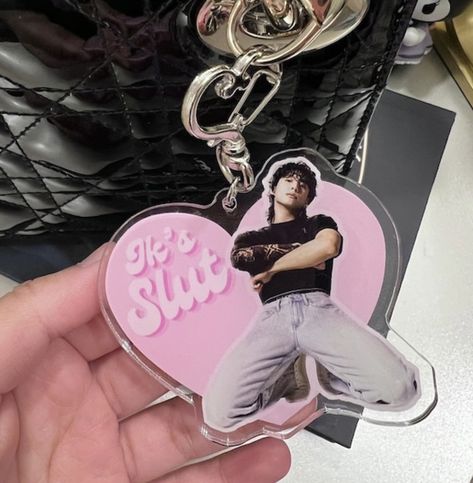 apeachiateyou on etsy Jungkook Keychain, Lux Aesthetic, Pubmat Ideas, Kpop Life, Kpop Store, Diy Storage Rack, Keychain Acrylic, Girls Keychain, Merch Design