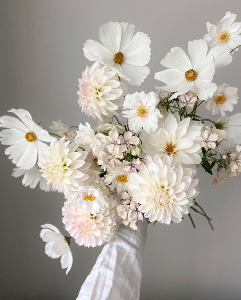 Dalia Wedding Bouquet, Daisy And Dahlia Bouquet, White Poppy Bouquet, White Wild Flowers, White Dahlia Wedding Bouquets, Dalia Wedding Boquet, White Dahlia Bridal Bouquet, Cosmos Bouquet, White Cosmos Flowers Wedding Bouquets