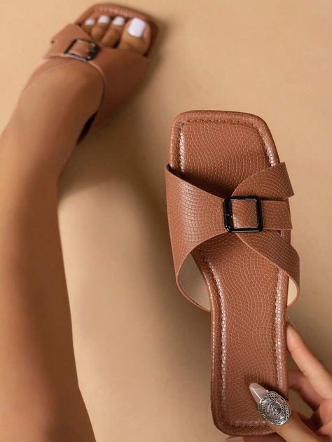 Female Footwear, Female Slippers Design, Female Palm Slippers Design, Female Leather Slippers Design, Ladies Chappal Footwear, Ladies Fancy Chappal, Classy Sandals, Fancy Sandals, Leather Slippers For Men