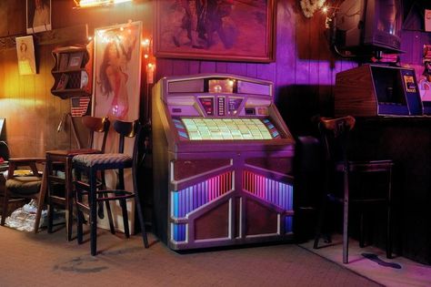 It's hard to define what makes a dive a dive, but you know it when you see one—it feels like home. Chicken Bar, Biker Bar, San Myshuno, Old Bar, Dive Bar, Honky Tonk, Bar Interior, Bar Art, Design Research