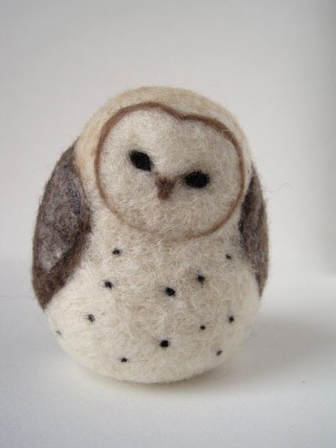 Felted Owl, Tovad Ull, Needle Felted Owl, Felted Soap, Felt Owls, Needle Felting Diy, Wool Felt Projects, Needle Felted Christmas, Felted Wool Crafts