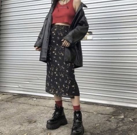 Grunge Outfits Skirt, 90s Soft Grunge Outfits, Alternative Fashion Skirts, 90s Soft Grunge, Burgundy Clothes, Winter Vintage Outfits, Alternative Fashion Indie, Outfit With Skirt, Vintage Outfits Pants