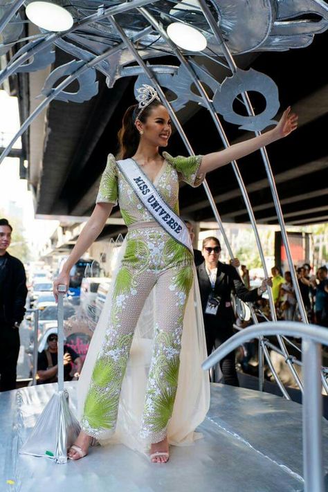 Modern Filipiniana Gown, Catriona Gray, Beauty Pageant Dresses, Modern Filipiniana, Gray Instagram, Homecoming Parade, Grey Gown, Filipiniana Dress, Western Wear Outfits