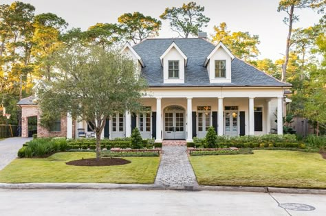 15 Popular Roof Styles and Materials to Consider for Your Home Southern Acadian Style Homes, French Country Ranch Exterior, Southern Homes Exterior, Country French Homes Exterior, Large Homes Exterior, French Country Exterior Homes, Ranch Style Homes Exterior, French Dressers, French Country House Exterior