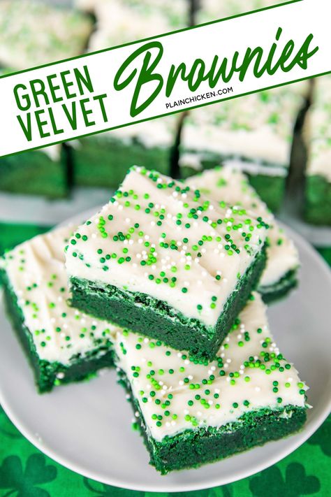 Green Velvet Brownies, St Patricks Desserts, Brownies With Cream Cheese Frosting, Brownies With Cream Cheese, St Patricks Food, St Patrick Day Snacks, Velvet Brownies, Cream Cheese Frosting Easy, Irish Desserts