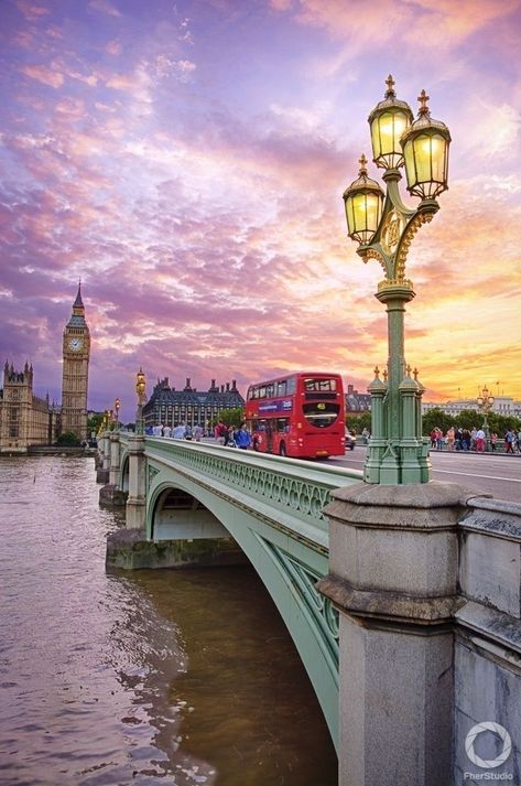 Big Ben Clock, Westminster London, Capital Cities, London Town, Clock Tower, A Bridge, London Travel, Oh The Places Youll Go, Places Around The World