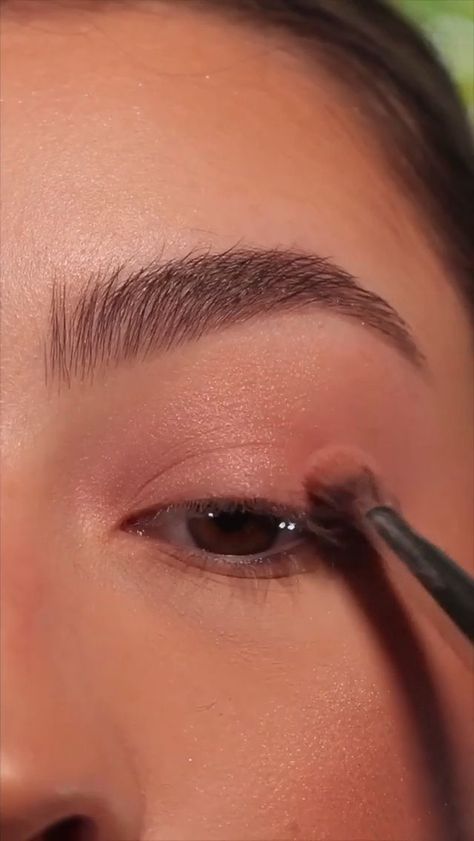 DAY TIME EYE MAKEUP LOOK TUTORIAL [Video] | Doll eye makeup, Asian eye makeup, Makeup looks tutorial Day Eye Makeup, Makeup Cantik, Soft Eye Makeup, Shimmer Eye Makeup, Beginners Eye Makeup, Doll Eye Makeup, Eye Makeup Techniques, Beauty Makeup Tutorial, Makeup Artist Tips