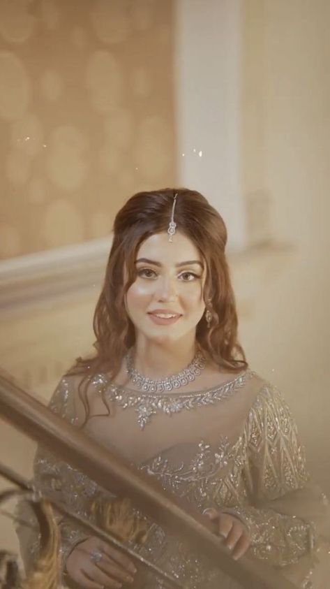 Pakistani Dress Latest Design, Engagement Bride Hairstyle Pakistani, Waleema Bride Hairstyle, Waleema Hairstyles Pakistani, Nikah Makeup Look Pakistani, Nikkah Makeup Looks Pakistani, Engagement Makeup Look Pakistani, Pakistani Engagement Brides, Valima Hairstyles Pakistani