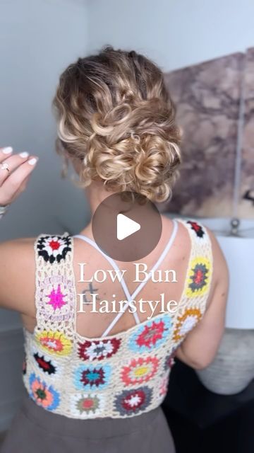 Bun Styles For Curly Hair, Naturally Curly Low Bun Wedding, Low Boho Bun Tutorial, Elegant Low Bun Curly Hair, Low Buns For Curly Hair, Low Curly Bun Wedding Hair Tutorial, Easy Bun Curly Hair, Curly Short Hair Wedding Styles, Curly Low Bun Tutorial